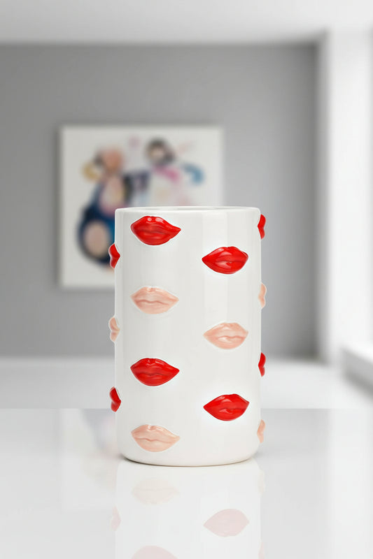Vase mit Lippen aus Keramik, Weiß/Rosa/Rot (B/H/T) 11x17x11cm