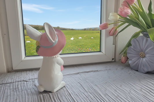 :
Elegante Hasen-Lady mit Handtasche & Perlenkette – 21 cm Vintage Charme