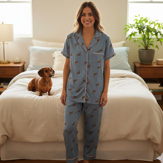 London & Sunday – Exklusiver Dackel-Pyjama „Dachshund Love“ – Blau & Rosa – Gr. 38 – NEU