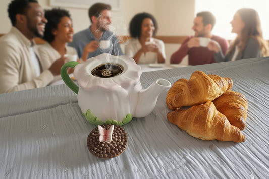 Bezaubernde Blumen-Teekanne „Blütenzauber“ – Romantische Deko mit Schmetterling