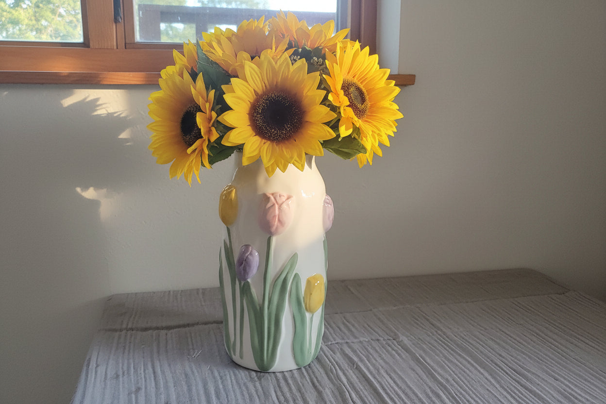 XL Relief-Vase „Frühlingserwachen“ – 22 cm Keramik mit bunten 3D-Tulpen